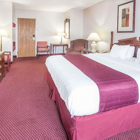 Days Inn By Wyndham Tiffin Kültér fotó