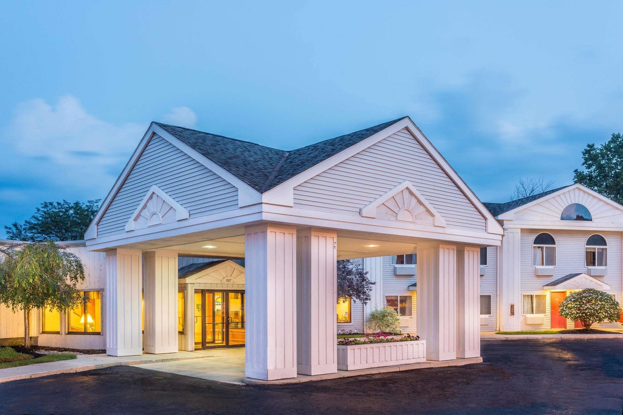 Days Inn By Wyndham Tiffin Kültér fotó